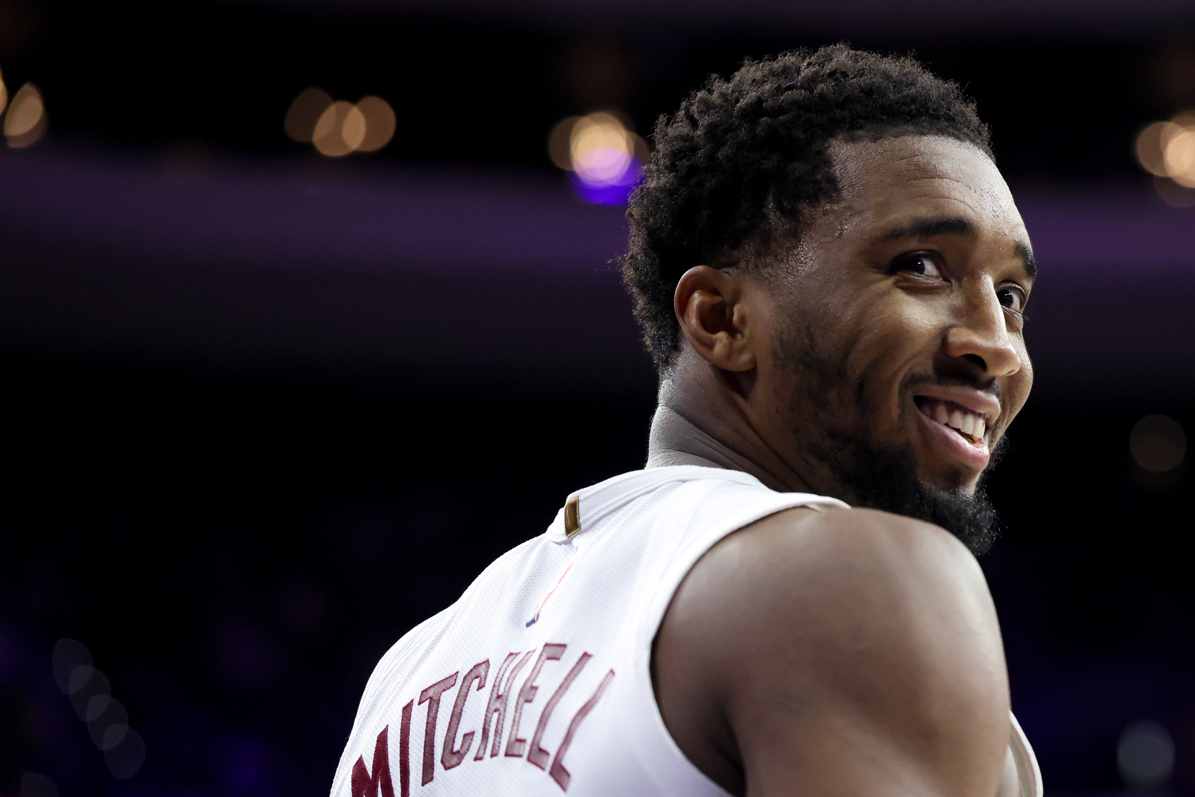 PP模拟器官网-得分大杀器！米切尔本赛季3次轰下45+ 与库里、SGA并列联盟第一